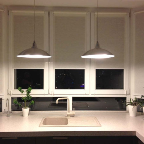 Рулонные шторы закрытого типа с направляющими Вариант 17