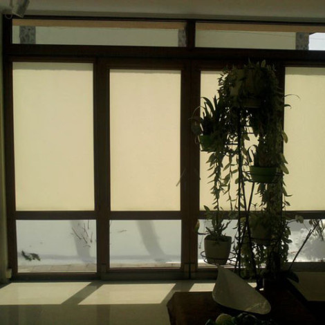 Рулонные шторы закрытого типа с направляющими00345