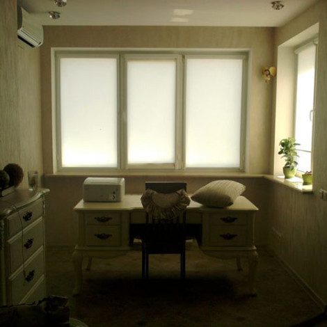 Рулонные шторы закрытого типа с направляющими Вариант 13