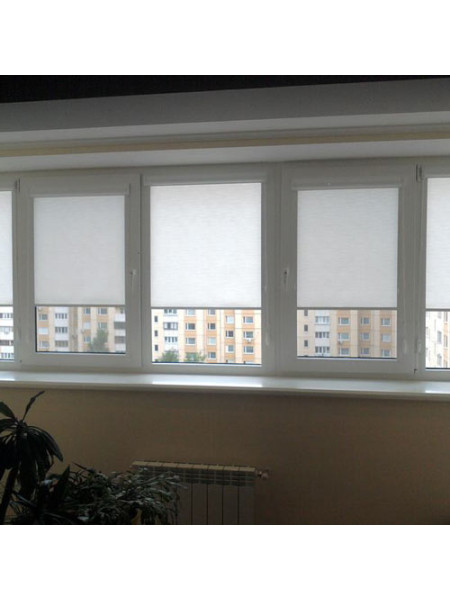 Рулонные шторы закрытого типа с направляющими00876