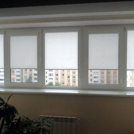 Рулонные шторы закрытого типа с направляющими00876